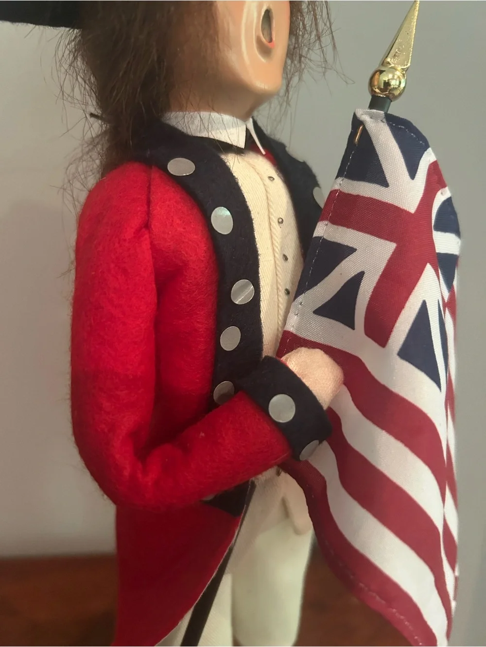 Byers Choice Williamsburg Caroler Revolutionary Flag Soldier